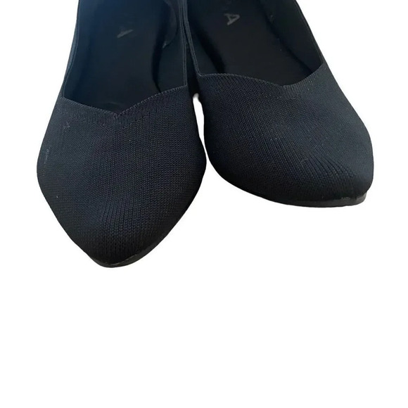 MIA Kerri Point-Toe Flats
Flyknit Black SZ 8.5 - Picture 5 of 9